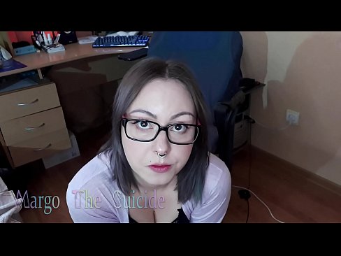 ❤️ Moza sexy con lentes chupa un consolador profundamente ante a cámara Porno casero na pornografía gl.bencoineth.top ❤